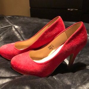Red pumps